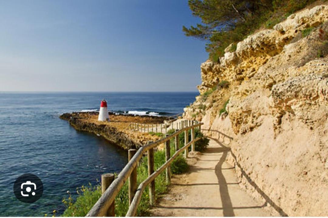 Les Hebergements De La Plage En Ville Мартиг Экстерьер фото